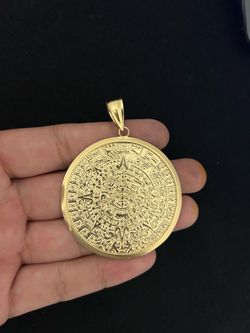 14k gold pendant