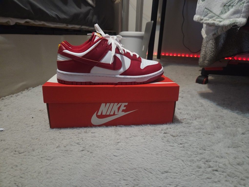 Low Nike Dunks Red