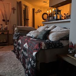 Daybed Frame With Two Drawers. 