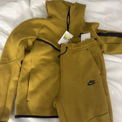 Brand New Nike Tech Set, Size S
