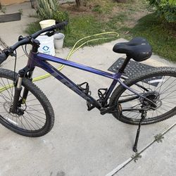 Trek Marlin 5 mountain bike