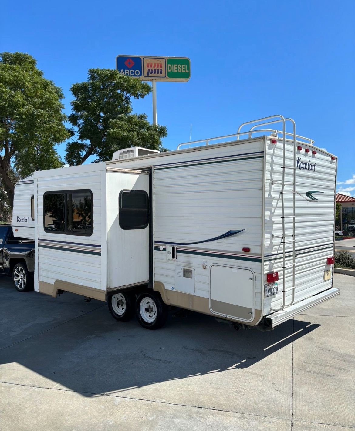 Komfort Camper RV 5th Wheel 
