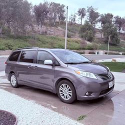 2014 Toyota Sienna XLE
