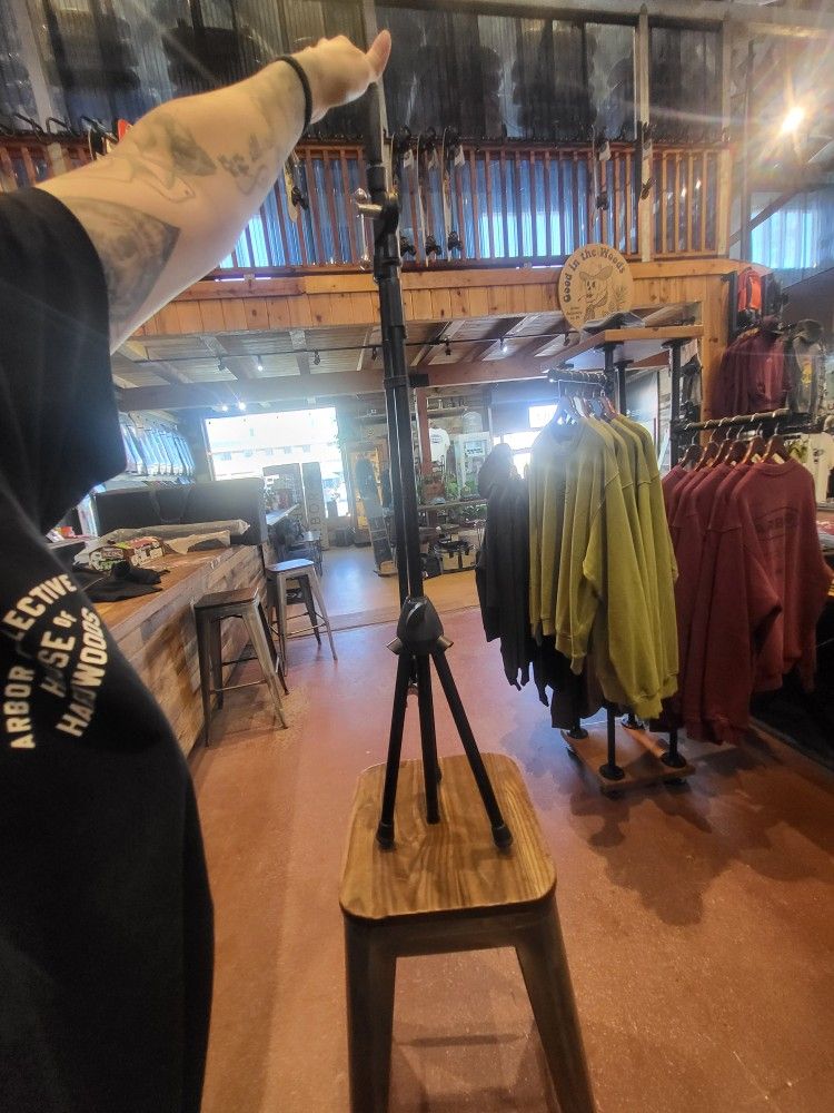 AURAY TRIPOD STAND