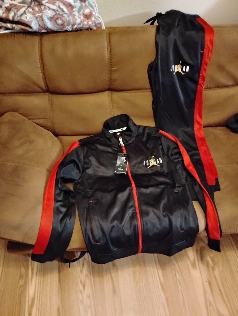 NIJE JORDAN TRACK SUIT SIZE SMALL NEW