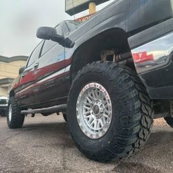 17" AXD Rims And Tires 35/1250/17 Maxtrek MT LT
