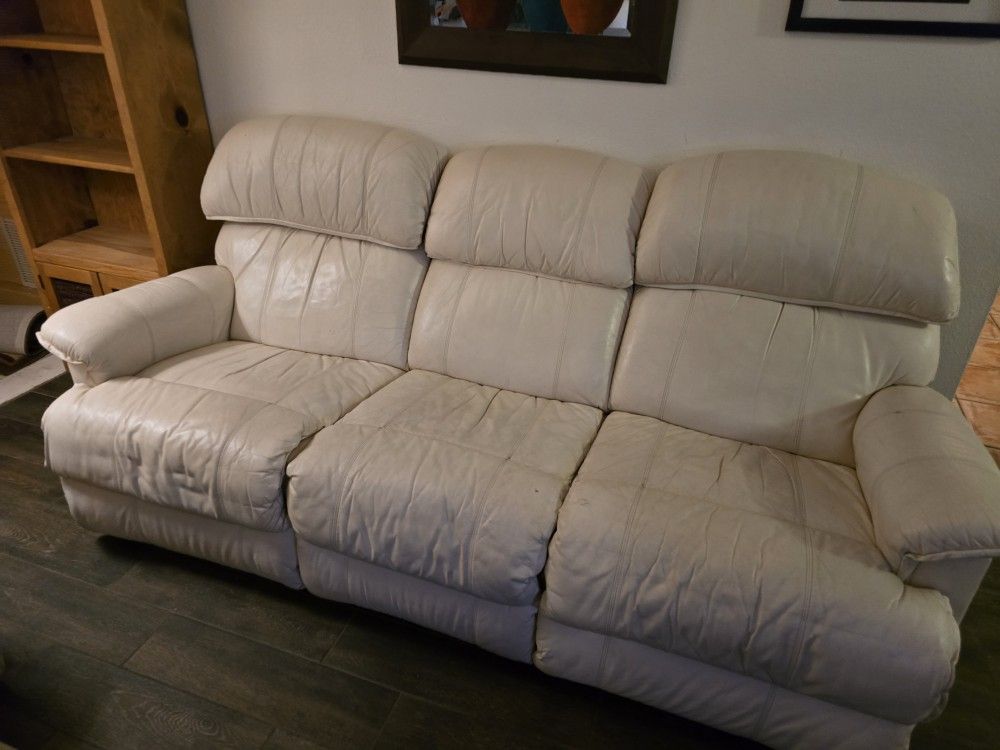 Lazy Boy Couch 3 Seats. Off White.