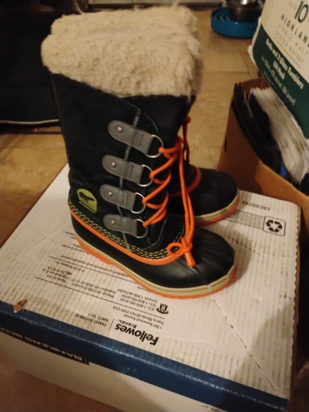 Sorel Snow Boots size 1