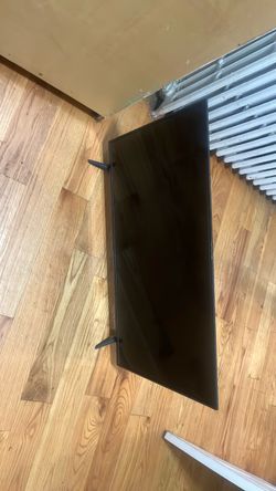 Flat Screen LED TV with Stand no cord