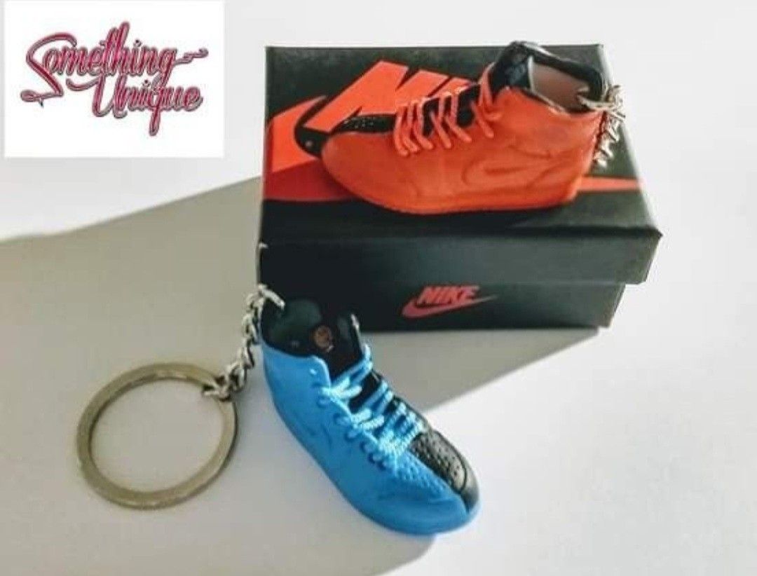 6 Mini Shoe Keychains