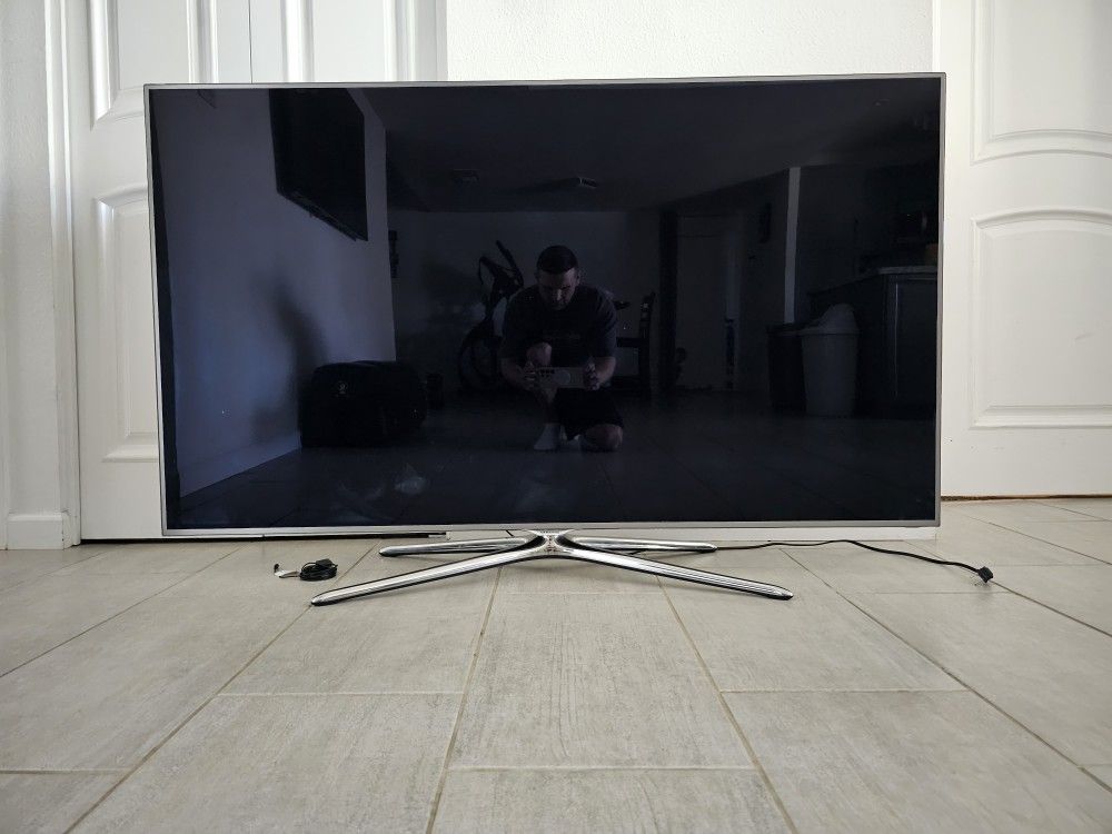 65 Inch SAMSUNG SMART TV for $150 (minor issues)