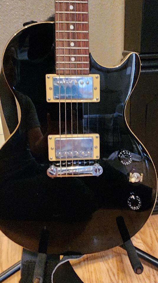 2000 Gibson Electric Guitar 
