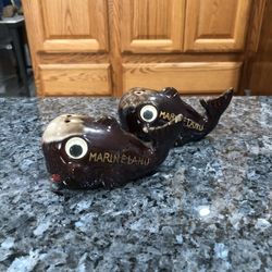 Vintage  EFCCO Japan MARINELAND Souvenir Whale Salt & Pepper Shakers.  Size 4 inches wide and 2 inches tall.  With stoppers.  . No chips or cracks,