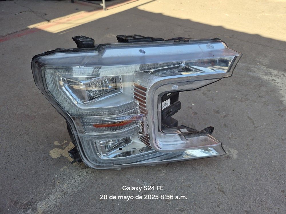 Ford F150 Right Headlight Xenon Oem