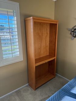 **Free** Oak Veneer Bookshelf/Cabinet