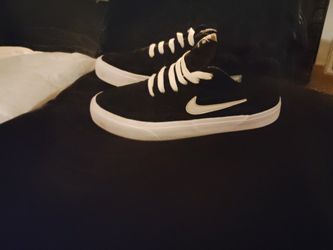 SB Nikes Female/ Male Sz 7