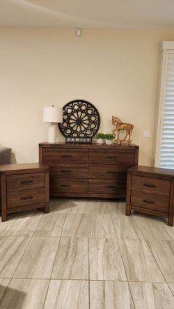 Dresser  & Nightstands Set