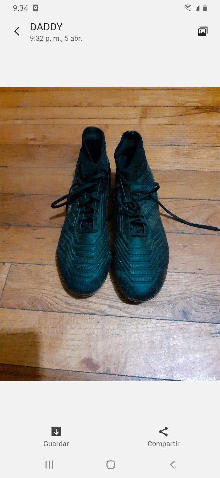 Soccer shoes predator size 11