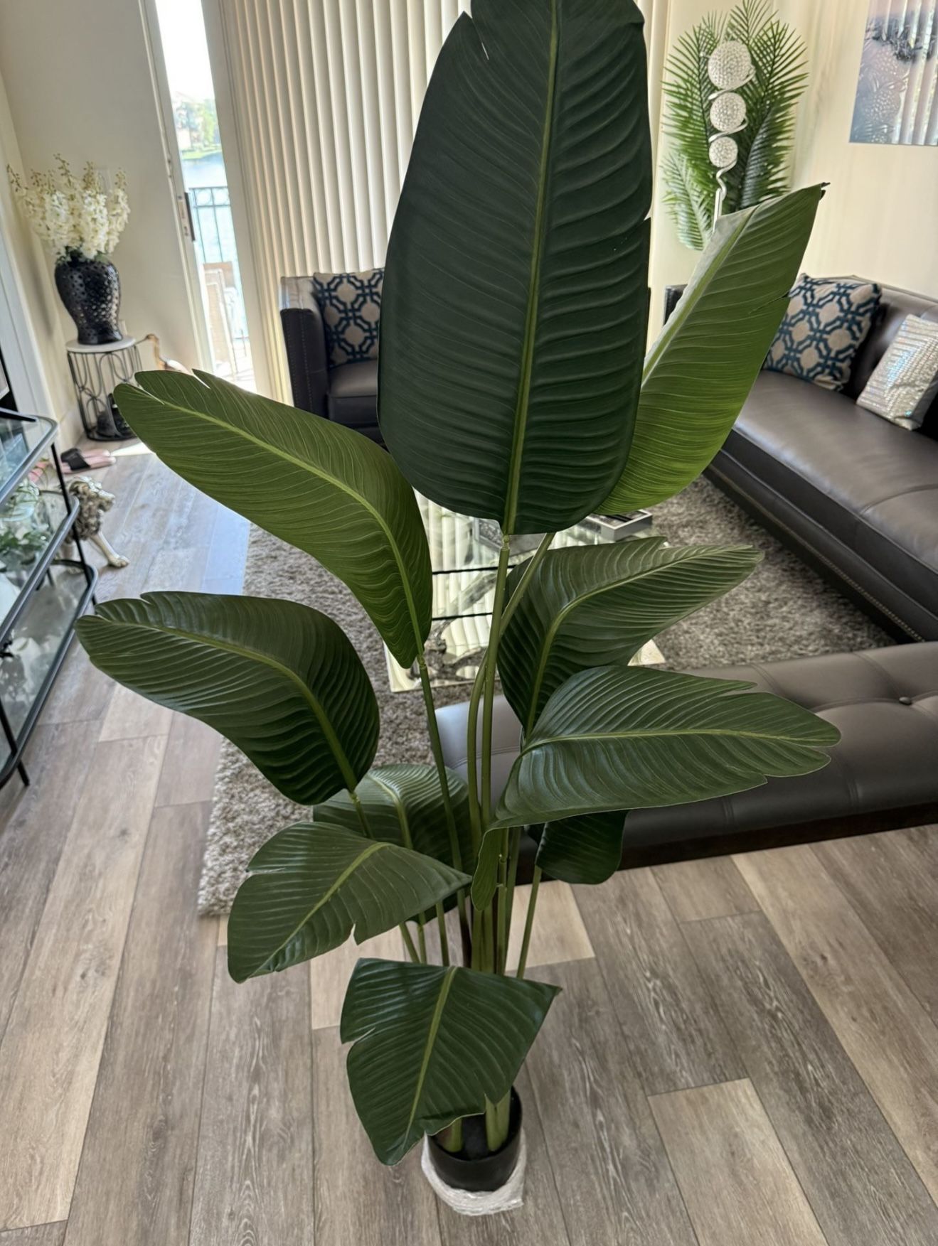 Pretty Artificial Plant 5 Ft Tall! Brand New