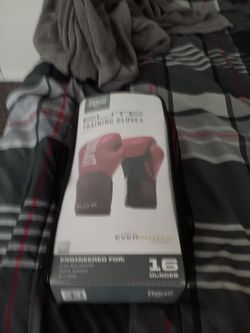 Everlast Red Boxing Gloves 16 Ounces Brand New.