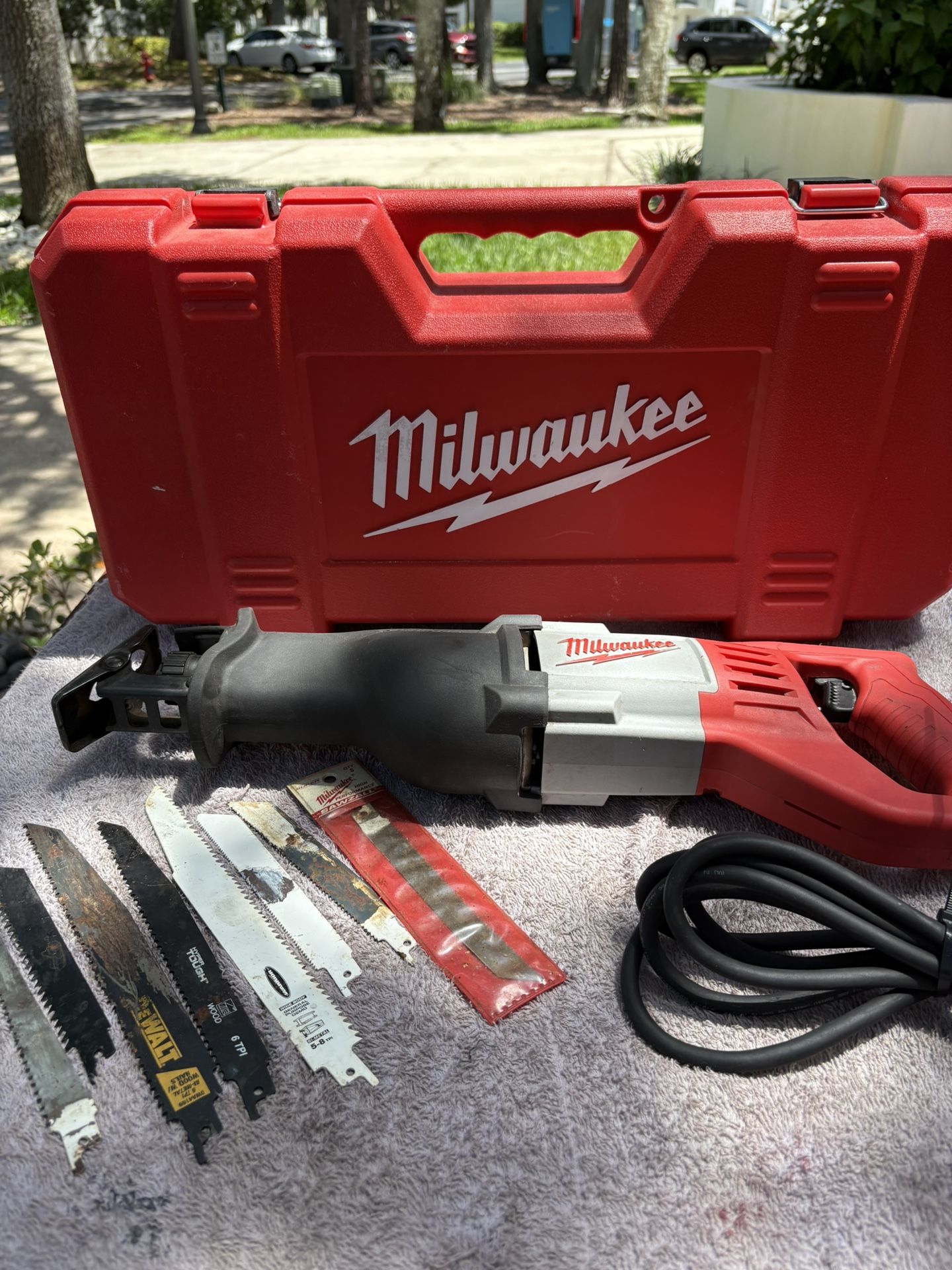 Milwaukee Recip Saw-6519-30-Like New-12 Amp, Blades, 8’ Cord, Case.