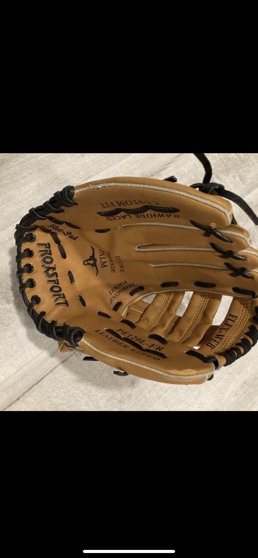 Pro sport baseball glove ! Shipping available