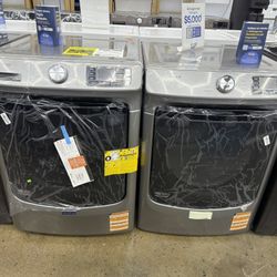 Brand new Maytag  Washer with 4.8 cu. ft. and gas dryer 