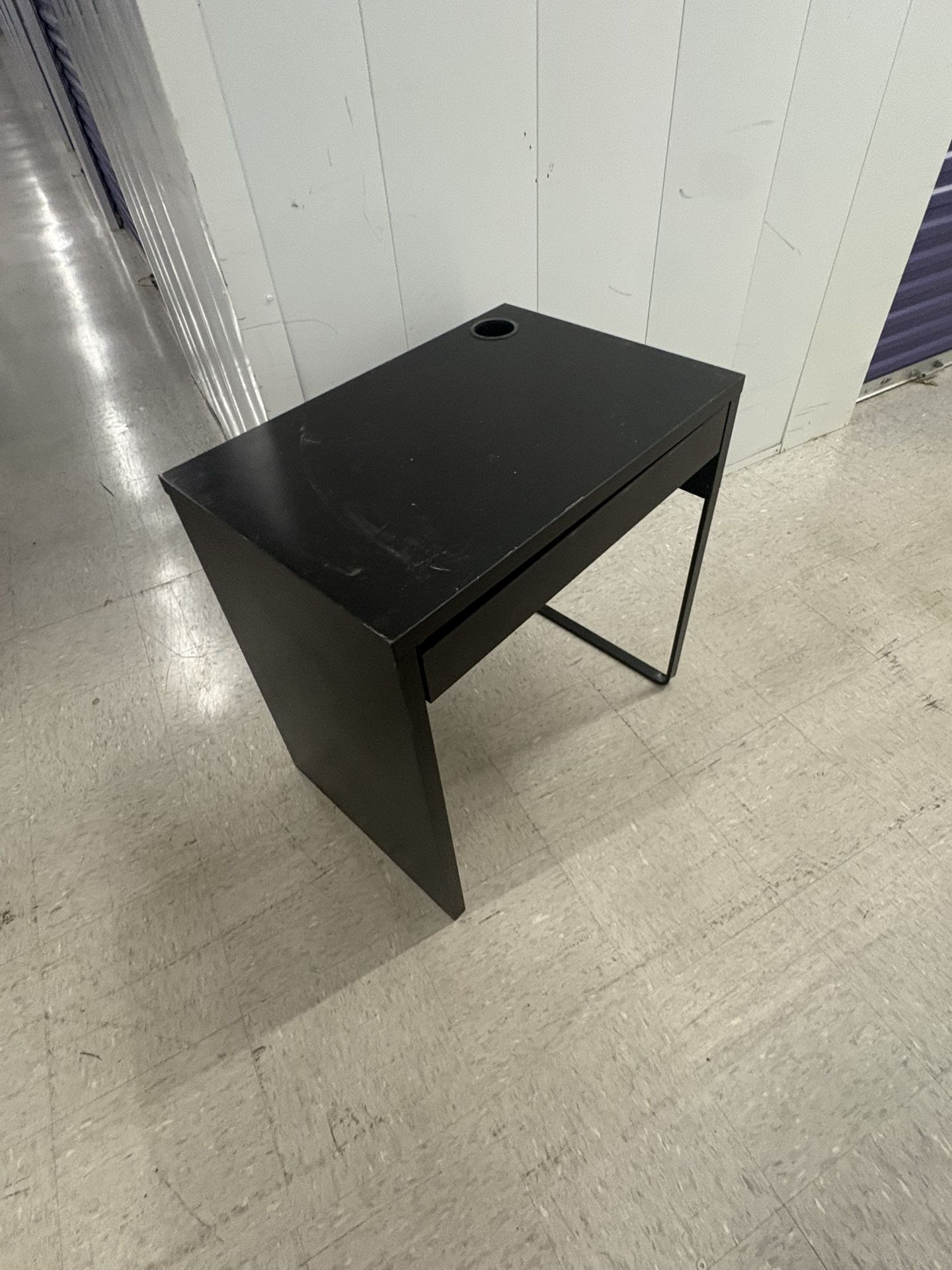 Small Desk With Drawer