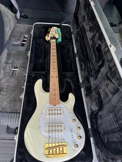 Ernie Ball Music Man StingRay 5 HH - Ivory White / Maple / Gold Hardware - USA 2017 - Just Setup