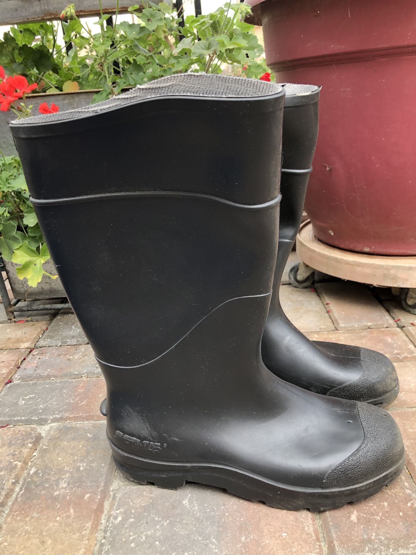 Servus Comfort Men's Work Rubber Boots, Black size 10