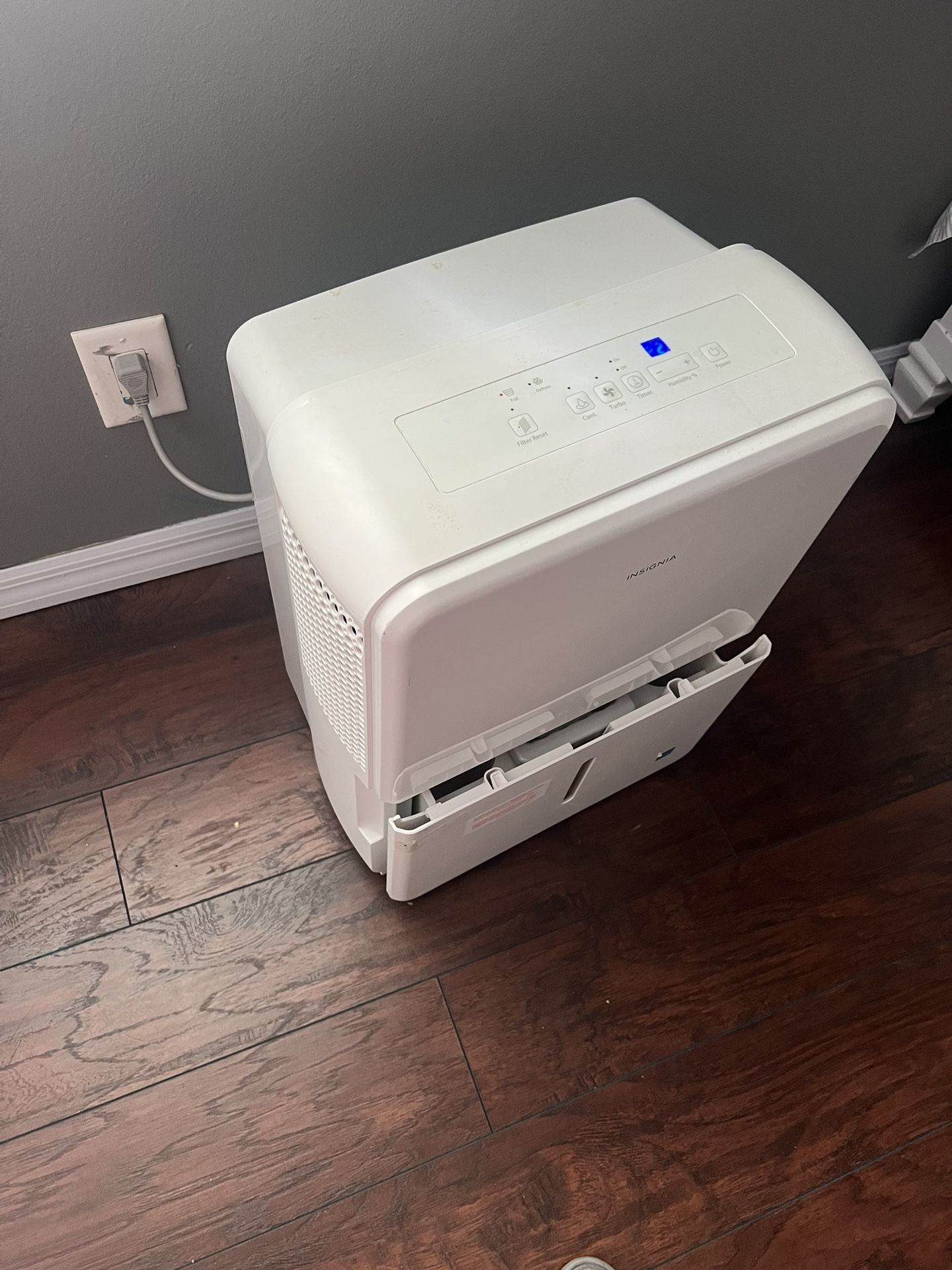 Insigniaâ„¢ - 70-Pint Portable Dehumidifier