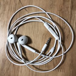 Wired headphones