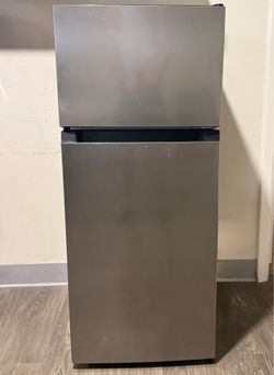 Vissani 4.5 Cu. Ft. Mini Refrigerator with Freezer