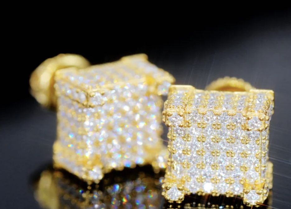 Square solid vvs1 diamond earrings(Dm for any questions)