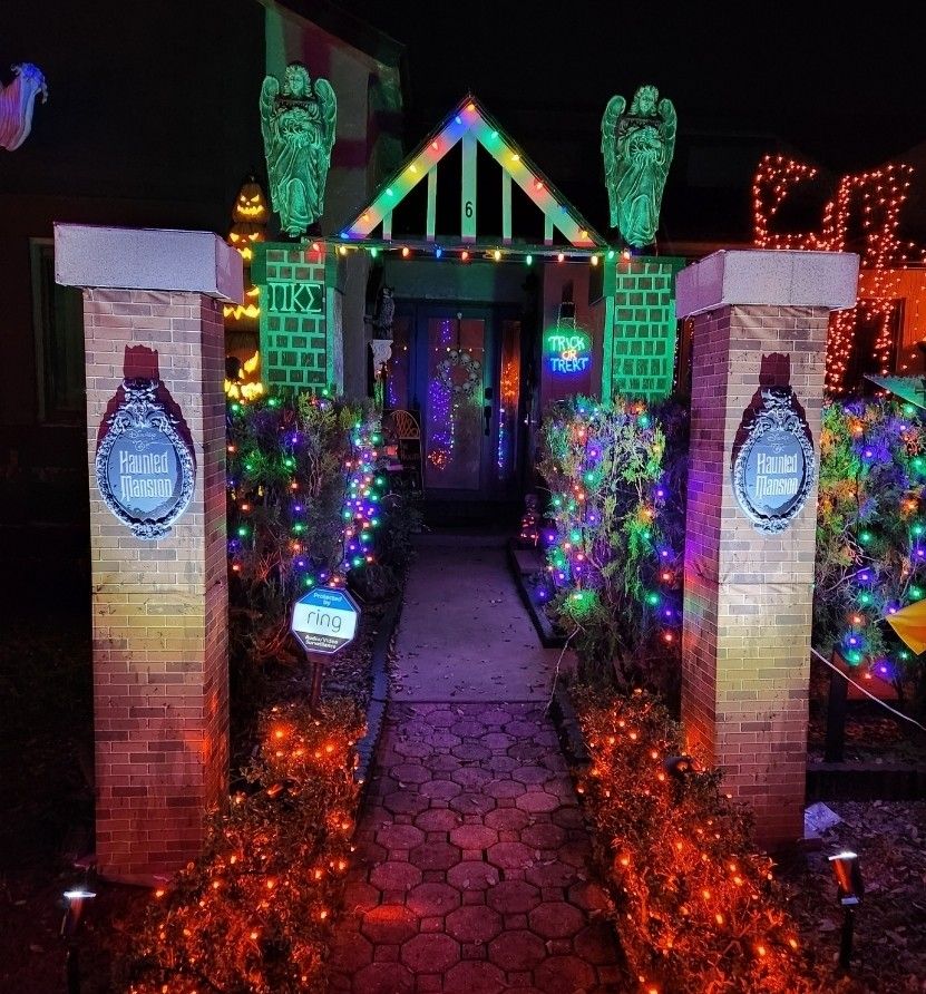 Disney 72.05" freestanding Led lighted Haunted Mansion Pillar set (no longer sold in stores)
