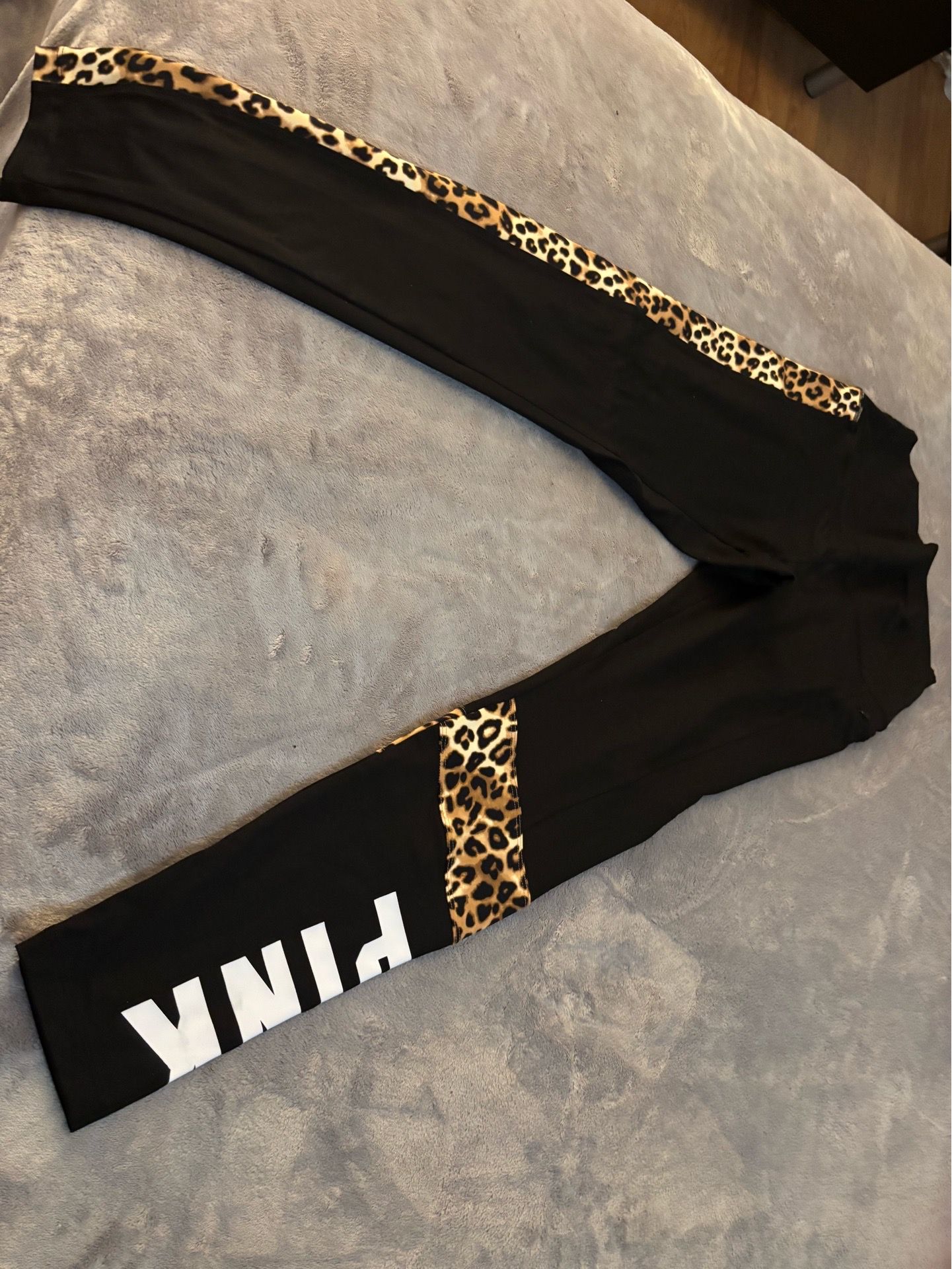 Victoria’ s Secret pink leopard leggings