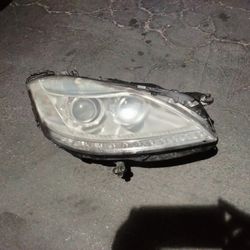 2009-2014 Mercedes S Series Complete Headlight Xenon Hid With Light Bulbs And Accessories OEM.