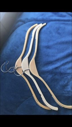 800 hangers