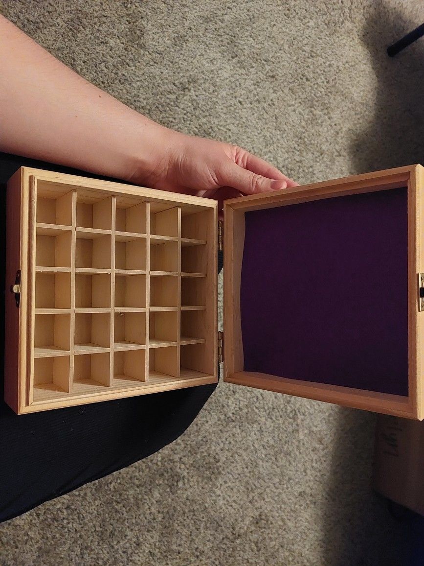 Wooden Essential Oil Container (25 Slots)