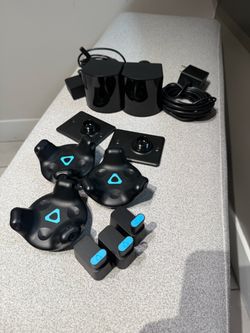 HTC Vive Tracker 2.0 Full Body VR Bundle – 3 Trackers 2.0 + 2 Base Stations 2.0