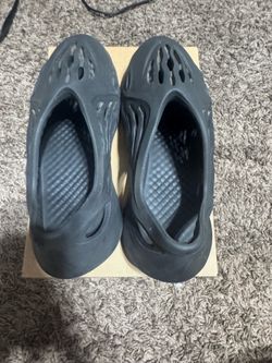 Foam runners addias