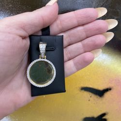 10k DIAMOND ROUND CHARM 