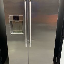  Frigidaire Professional PRSC2222AF  22 Cu. Ft. 36" Counter-Depth Side-by-Side Refrigerator MSRP $2449