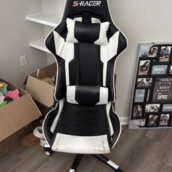 Gamer chair without arms
