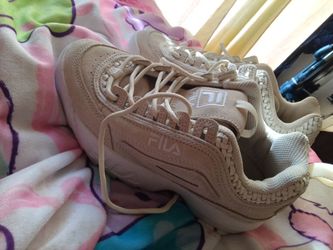 In good condition has been cleaned still kind of smells brand new box not included