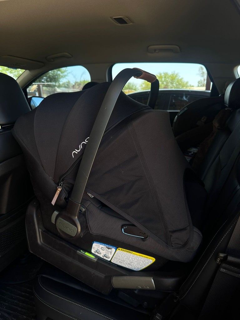 Nuna Pipa Aire Infant Carseat And Base