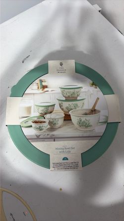 Mixing bowls with lids