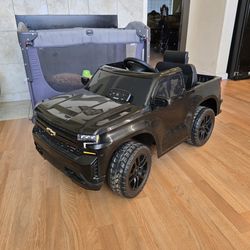 Chevrolet Silverado 12V kids Ride-on Truck