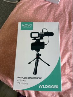 Movo iVlogger Vlogging Kit for iPhone with Light, Mic, Phone Mount, Tripod (Lightning)