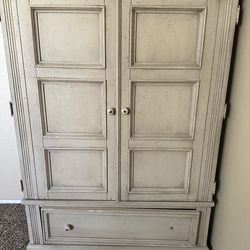 Free cupboard - 5' tall